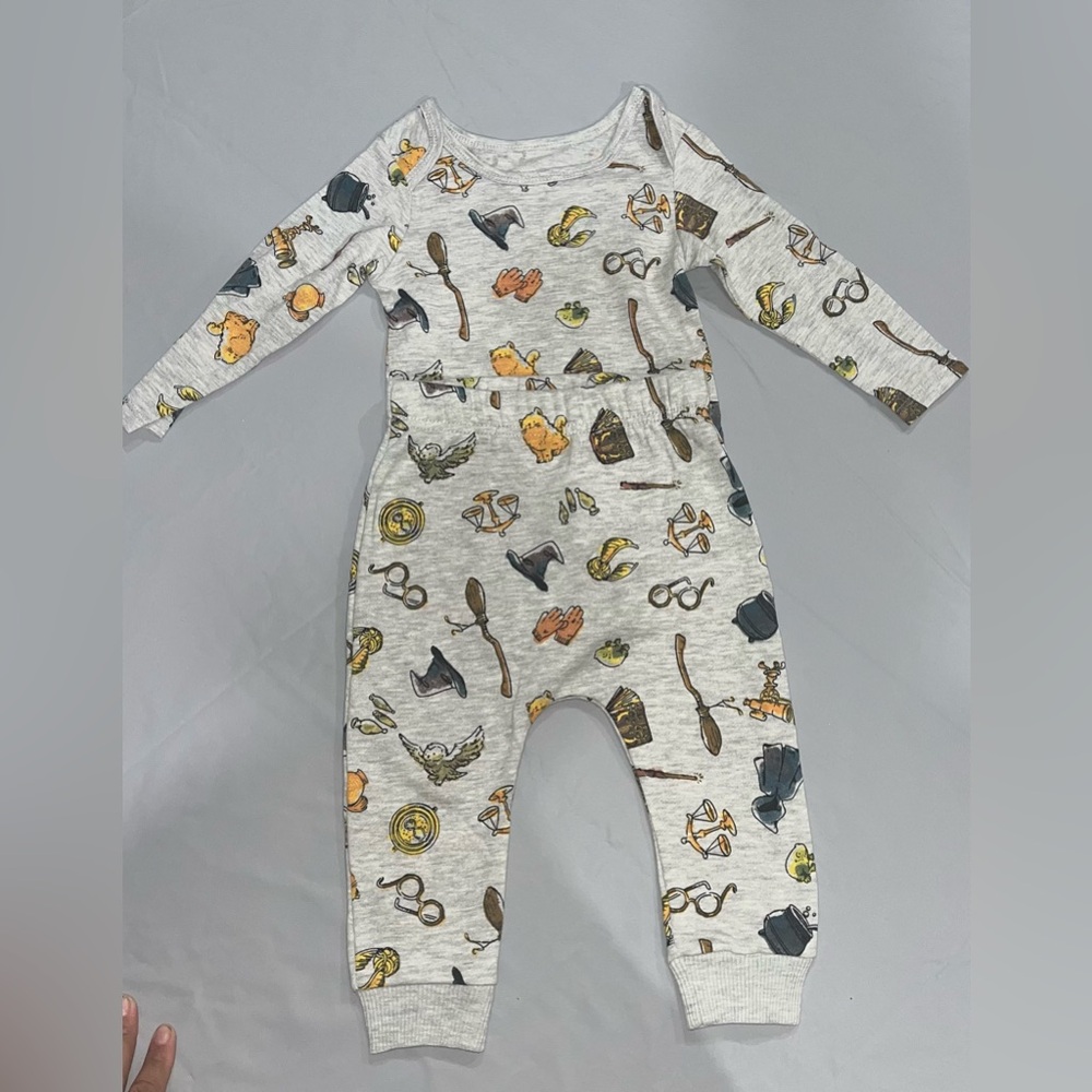 Harry Potter two piece from Wizarding world size 18M [G -16]